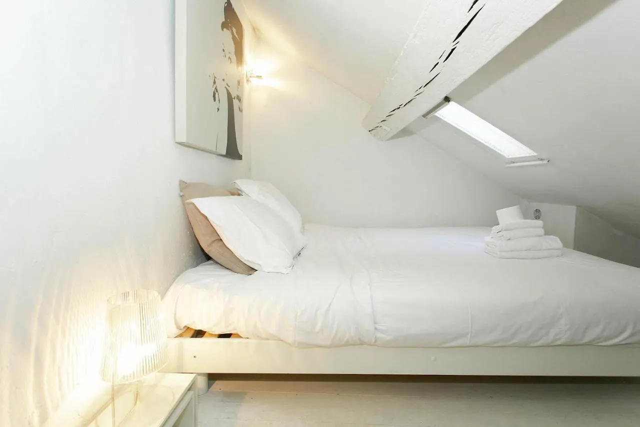 Ile Saint Louis - City Apartment Paris